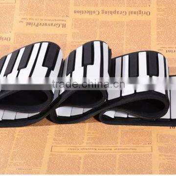 Portable Flexible 88 Keys Piano With Speaker Super Lifelike Sound Quality