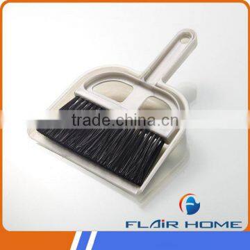 hot sale plastic mini dust pan and broom DL7001