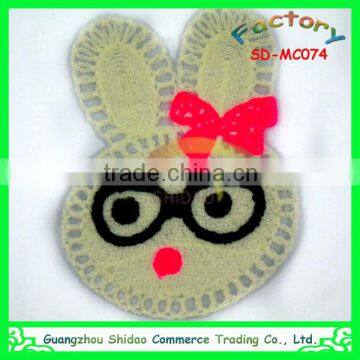 High quality cute rabbit with glasses design towel embroideried patch for garment