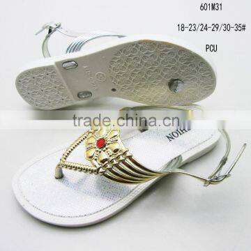 Elegent PCU girls sandals with metal clip-toe lace