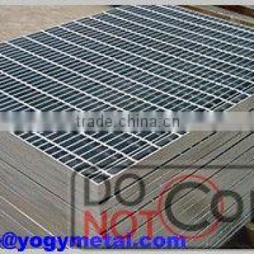 Heavy duty steel trench grating