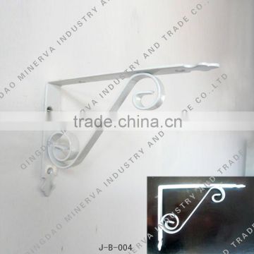 Metal wall bracket