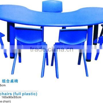 Moon like children table and chair set