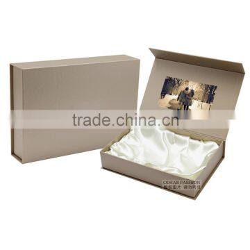 royal and romantic video jewelry box for couple