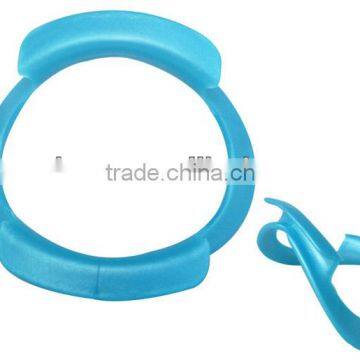 disposable cheek retractor