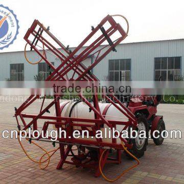 Agricultural boom sprayer