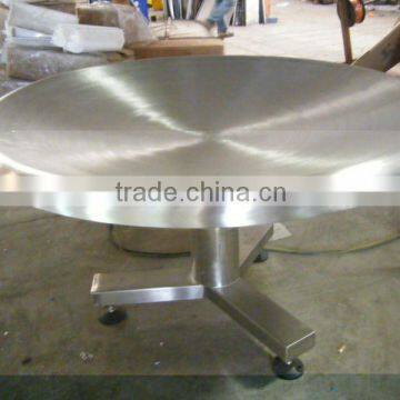 horizontal rotary table gather finished products together