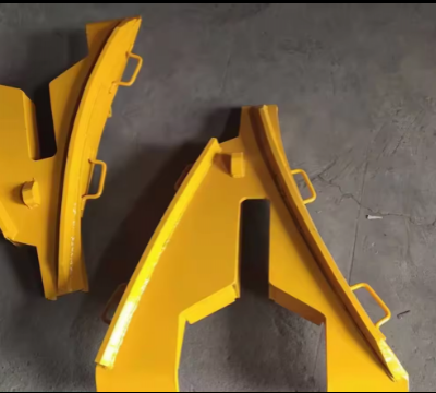 Rail rerailer device for railway maintenance