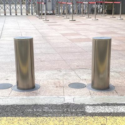 Outdoor Anti Terrorist Residential Post Bollards 304 Stainless Steel Warning Pole Battery Powered Electronic Security Bollard