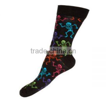 Hot sales halloween black skeleton combed cotton man custom socks