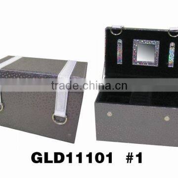 Shinny leather Jewelry Box with mirror from GLD