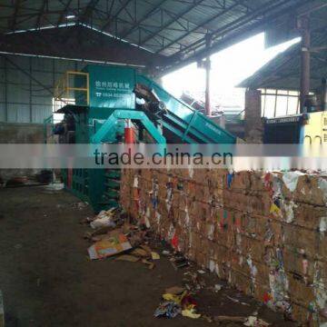 hydraulic waste paper cardboard PET baler with conveyor