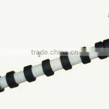 Comb conveyor roller for belt conveyor system