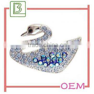 Metal Pretty Elegant Swan Brooch