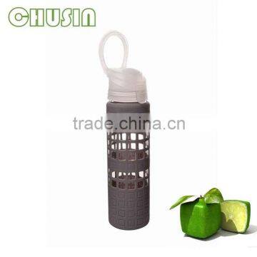 fashionable borosilicate glass water bottle with unique design and food grade healthy silicone sleeve