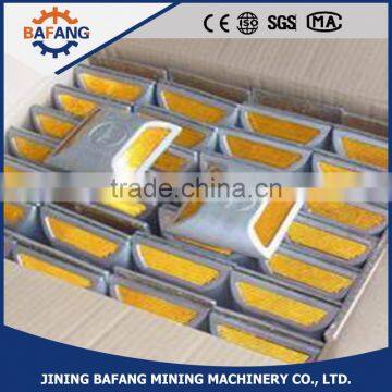 Factory Direct Sale Reflective Road Stud Cast Aluminum Traffic Security Facility photo-4