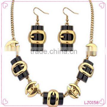 Fashion New Design Personality Metal Geometry Pendant Necklace Jewelry Set