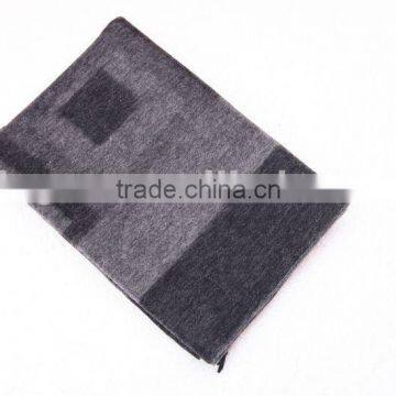 SD02-039 CLASSICAL SQUARE PATTERN THICK WOOL SCARF