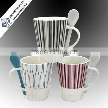 Wholesale 11oz ceramic mug with spoon in handle