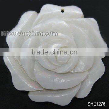 Shell carved flower cabochon pendant