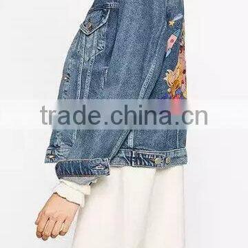 Runwaylover EY1067C New Fashion 2017 Ladies Washed Embroidery Denim Jackets photo-2