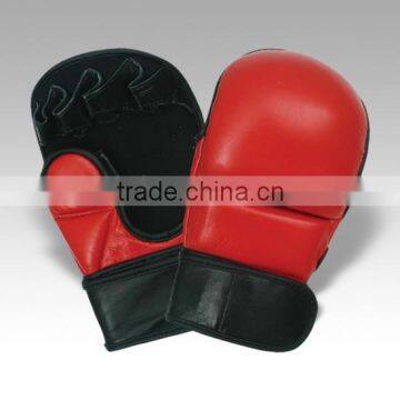 New Look CowHide Leather boxing gloves /boxing training pakistan mma gloves