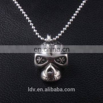 Latest design simple skull shaped stainless steel pendant necklace carven flower jewelry