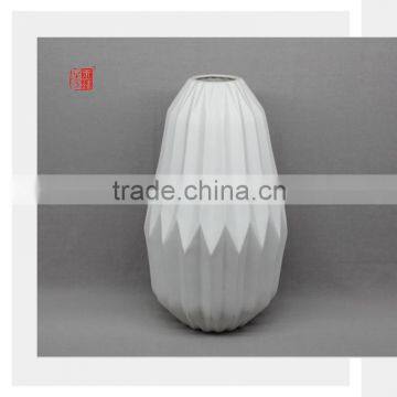 White Ceramic Vase for Wedding Table Centerpiece