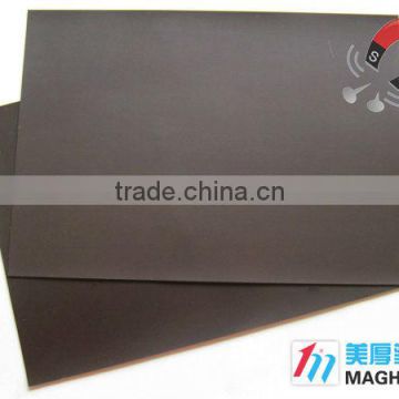 Flexible magnet sheet with UV coating