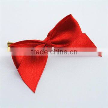 Red packing ribbon bows by gifts