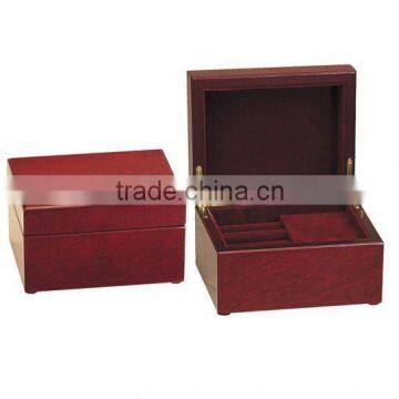 Wooden jewelry box