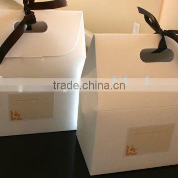 Carriable gable gift box