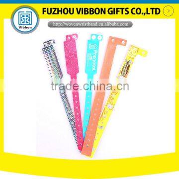 Made in China Fashional Plastic Bracelet for Sport