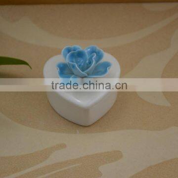 Factory Direct Small Ceramic Jewel Box With Flower Shape Design photo-4