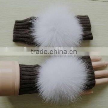 100% Acrylic Ladies Cute Machine Knitted Winter Hand Gloves Mittens with Fox Pompons