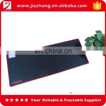 Custom large size rubber gaming mouse mat with overlock stitching