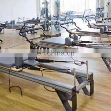 Лечебный комплекс оборудования. Индийский полу-трапециевидный столик, алюминиевская кровать с башней. Продается в Мельбурне. Прибор для пилатес-реформера photo-5