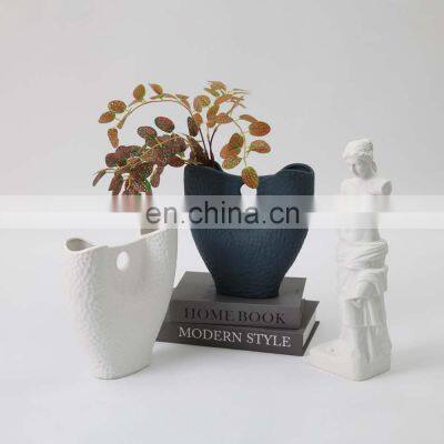 2021 Modern Unique Red Leopard Handbag Designed Ceramic Decorative Vase Large for Home Decor photo-5