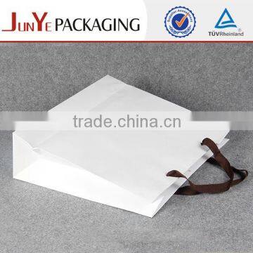 250gsm Art Paper Matt Lamination Luxury Shopping Paper Bag White photo-3