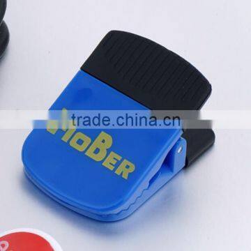 Plastic neodymium magnet clip