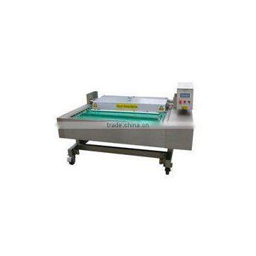 Vacuum packaging machine