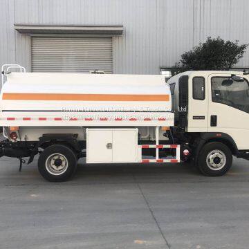 Sinotruk Howo 4x2 5000 Liters Fuel Tank Truck Oil Tanker photo-2