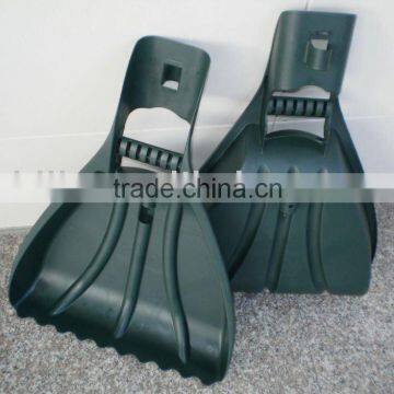 Garden rake and claw
