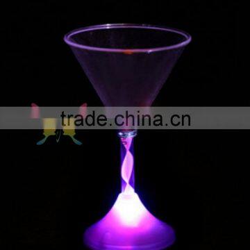 China Manufactuer liquid/LED Martini Cup for party/celebration