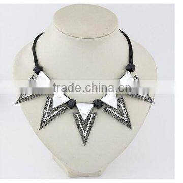 American and European Popular Exquisite Crystal and Resin Alloy Wax Rope Triangle Charm Necklace in Stock