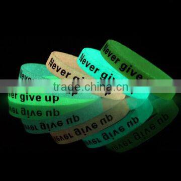 glow in dark wristbands