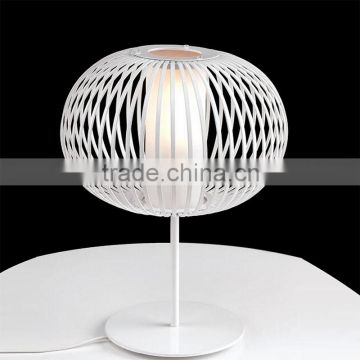 simple iron modern table lamp