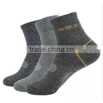 Man and women wicking sports socks to climing and on foot ,outdoor socks RB042