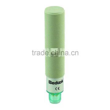 M18 Plug series DC 3-wire capacitive proximity sensor with plastic cylindrical housing