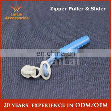 Economic simple plastic bag cloth zipper pull